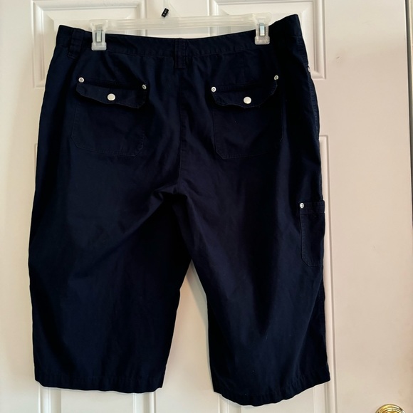 ❤️2/$15❤️ or 3/$21 ❤️ Jones  New York Navy Blue Cargo Capris, Size 16 - Picture 2 of 10